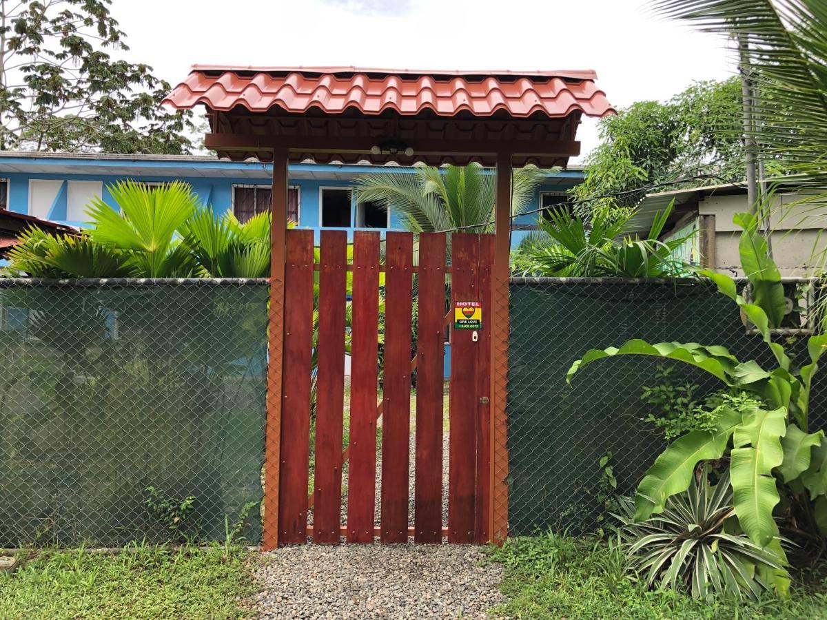 Hotel One Love Puerto Viejo Puerto Viejo de Talamanca Buitenkant foto